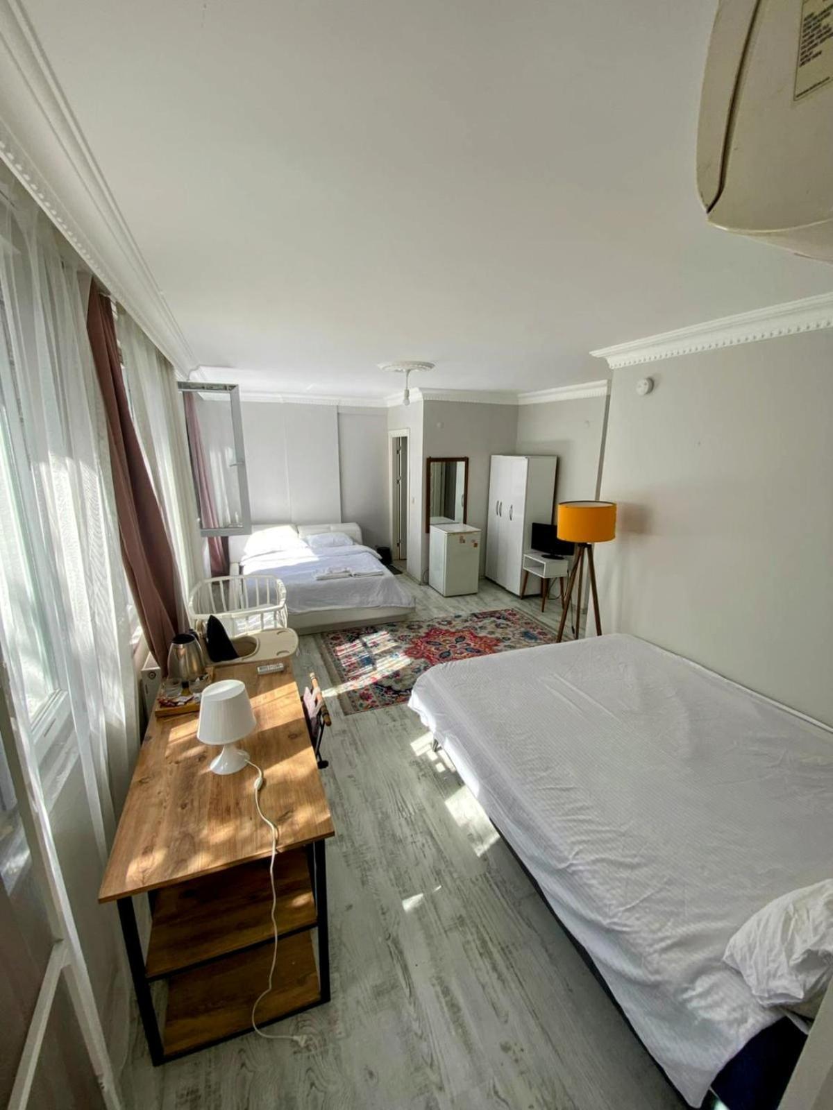 Ahmet Teacher Hotel,6 Minutes From The Airport Arnavutkoy Eksteriør billede
