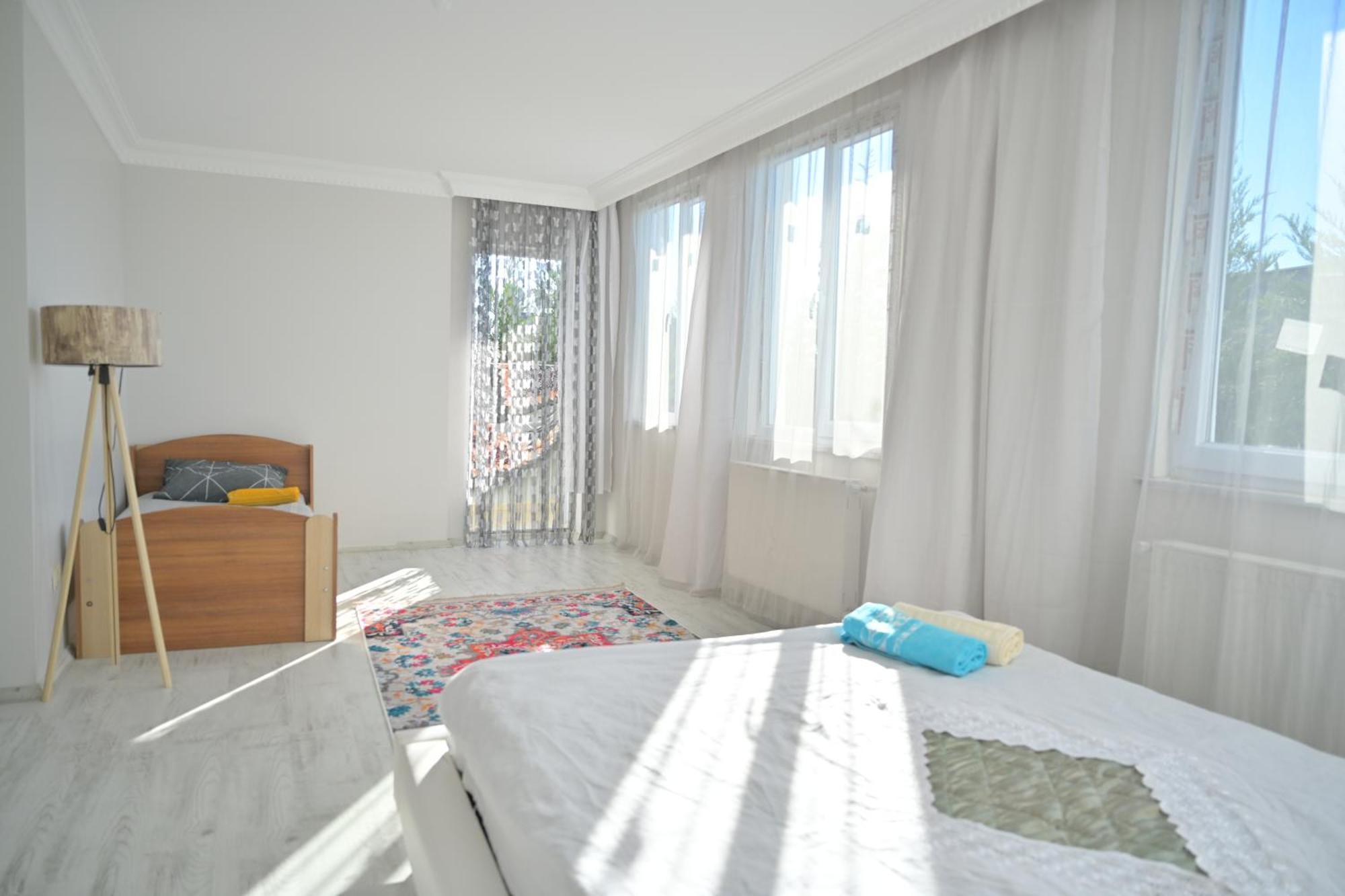 Ahmet Teacher Hotel,6 Minutes From The Airport Arnavutkoy Eksteriør billede